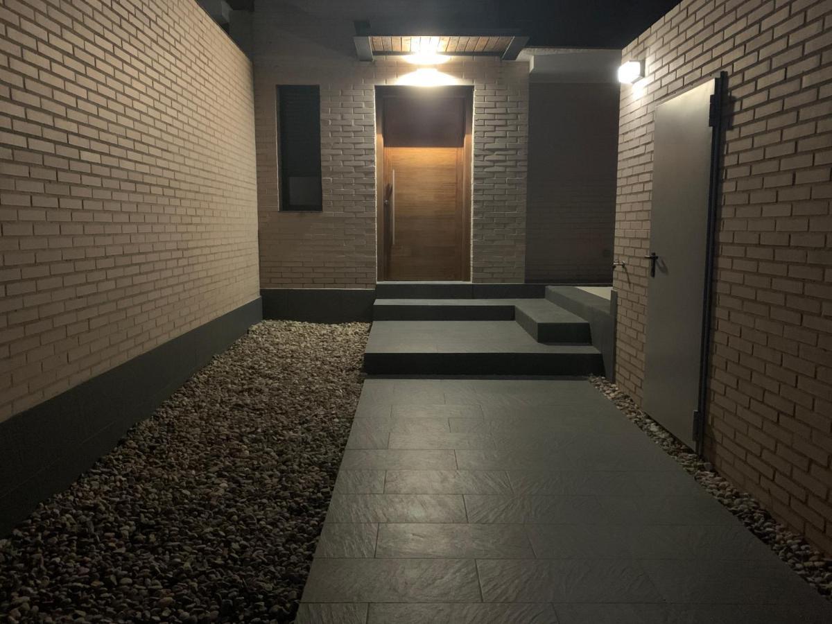 Chalet Con Piscina Privada A 25 Min De Madrid 阿罗约莫利诺斯 外观 照片